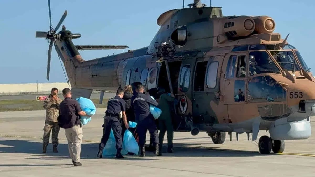 Sel nedeniyle yaylada mahsur kalan turistler helikopterlerle tahliye ediliyor