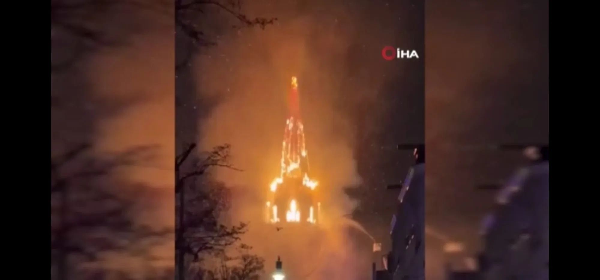 Yılbaşı kutlamalarında tarihi kilise küle döndü