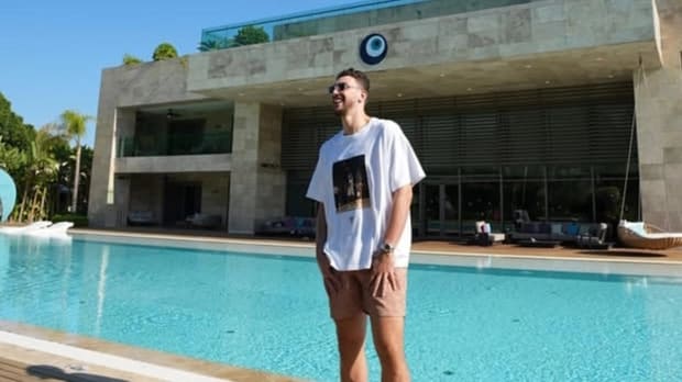 NBA'in Türk yıldızı Alperen Şengün, sezonun yorgunluğunu Antalya'daki Regnum The Crown'da attı