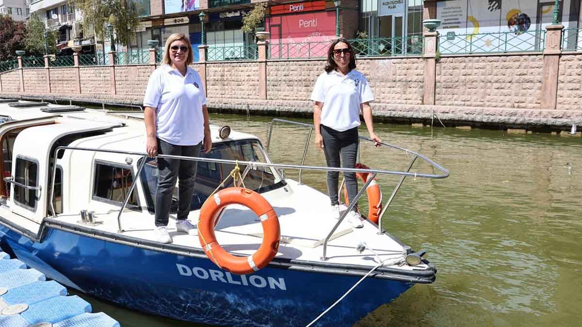 Porsuk Çayı’nın turistik gezi botları kadın kaptanlara emanet