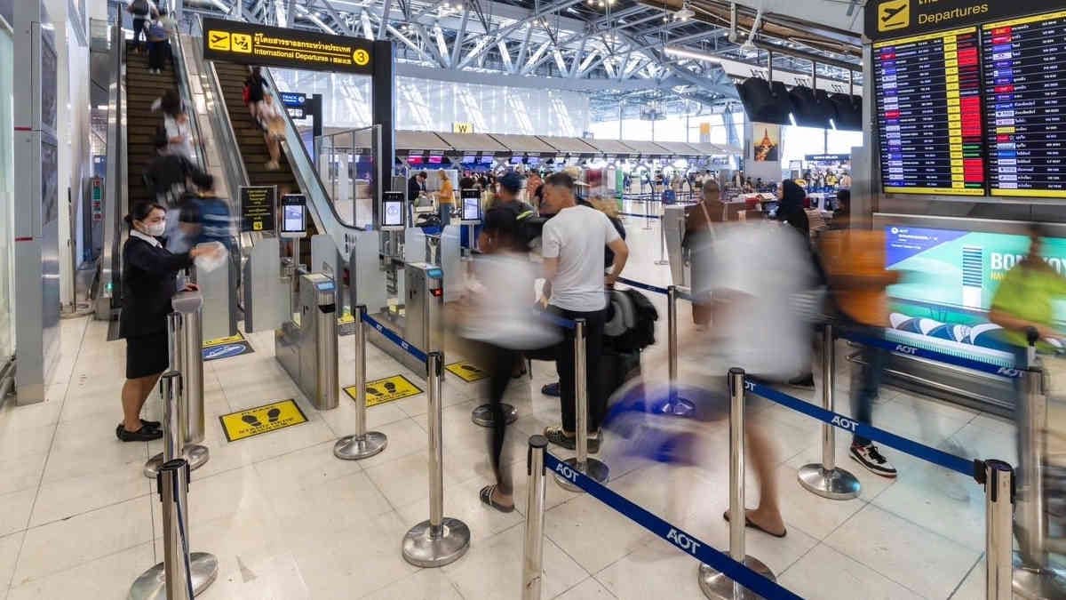 Tayland aralarında Türkiye'nin de olduğu 93 ülkenin vizesiz kalış süresini 30 güne düşürdü