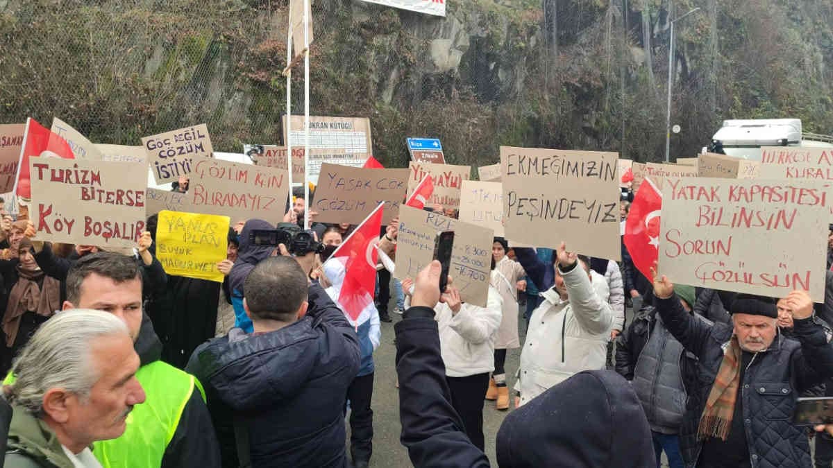 Ruhsatsız turizm işletmecileri eylem yaptı: “Yıkmayın”