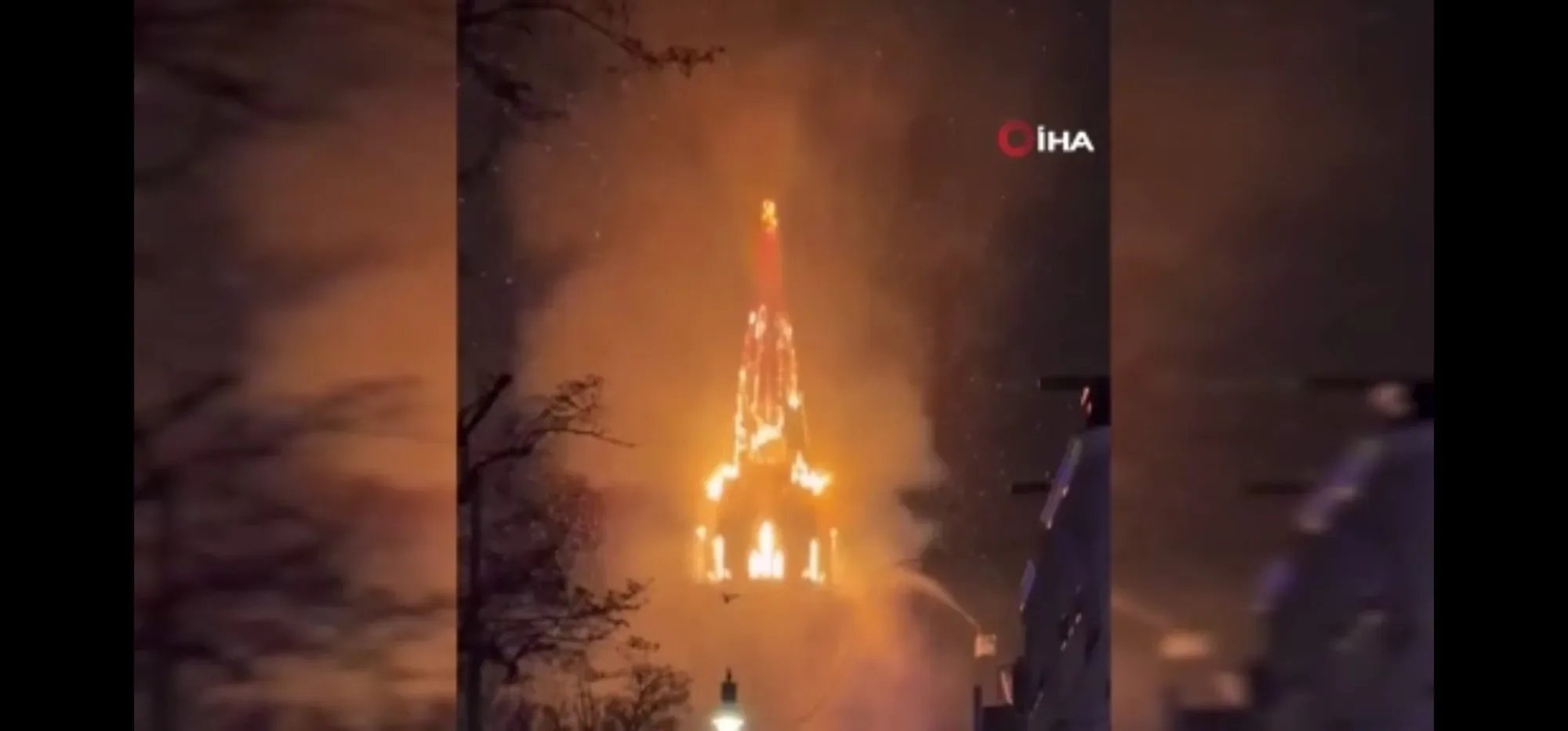 Yılbaşı kutlamalarında tarihi kilise küle döndü