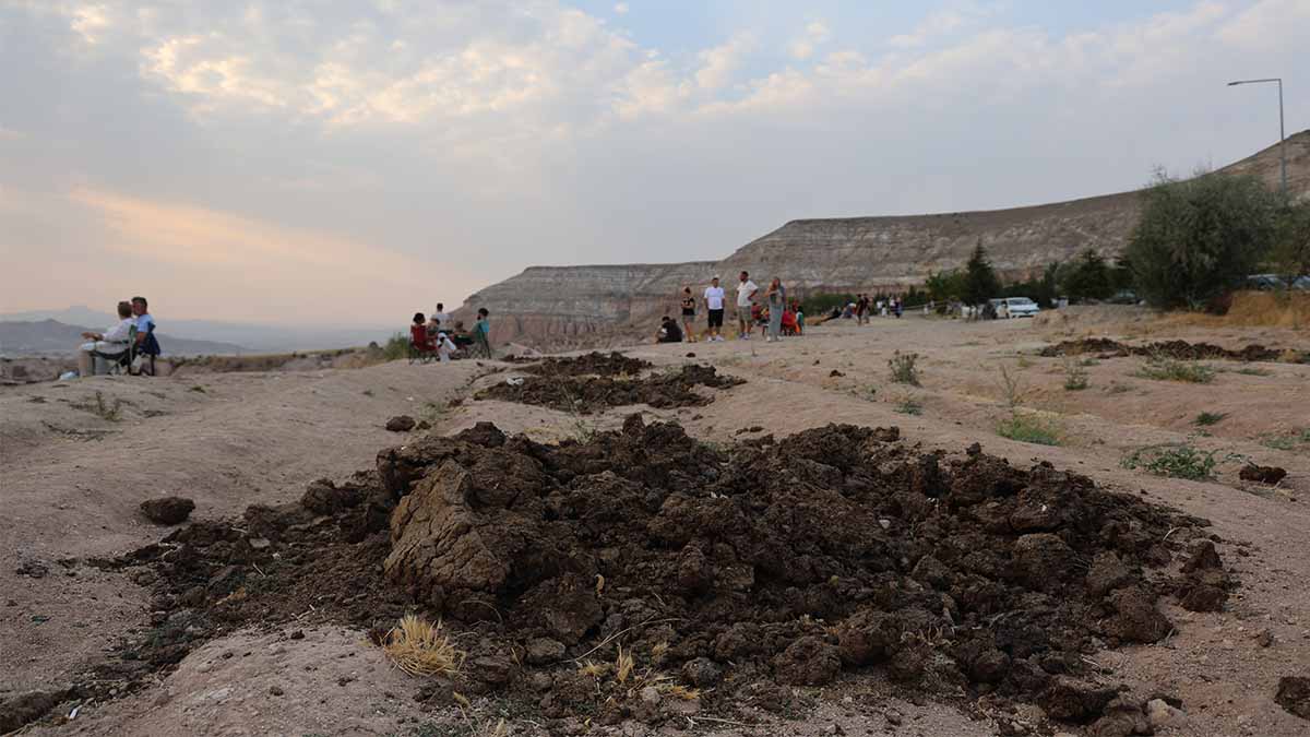 Peribacaları arasındaki gübreler yerli ve yabancı turistlerden büyük tepki topladı