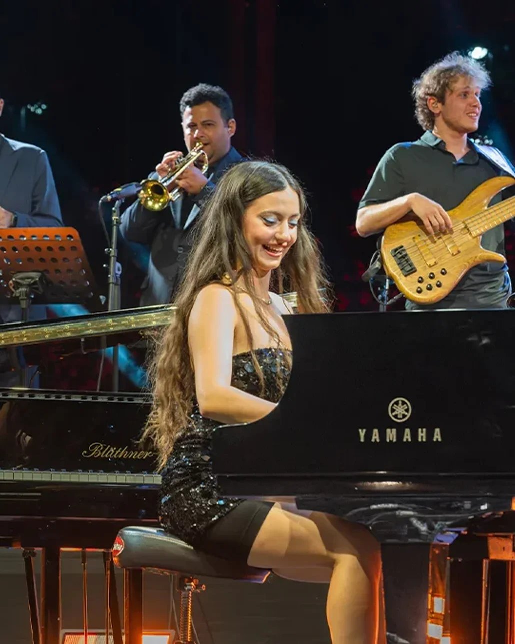 Genç müzisyen Su Yavuz, Türkiye’deki ilk konserini Akra Caz Festivali’nde verdi