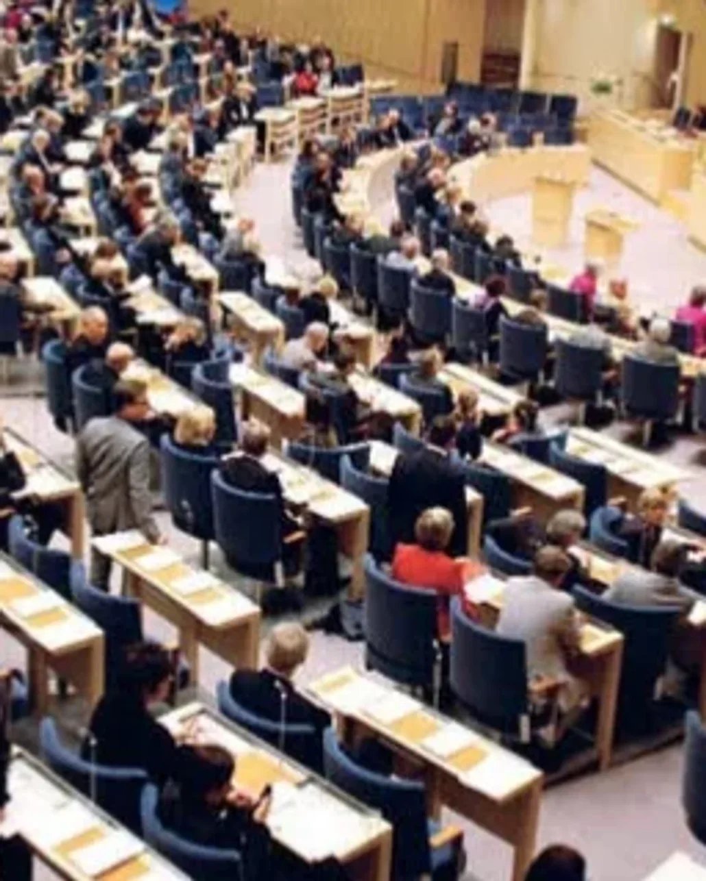 Kötü davranış gösteren göçmenlerin oturum izinleri iptal edilecek
