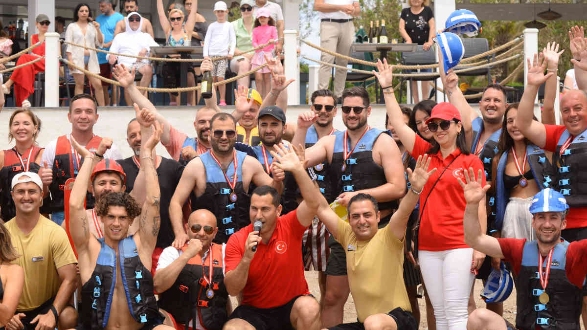 Antalya’daki oteller, 19 Mayıs’ı personel ve turistlerle kutladı 
