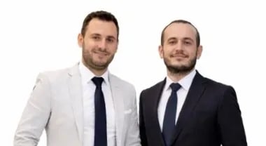 Çalıştıkları otelden maaş alamayınca kendi otellerini açtılar!