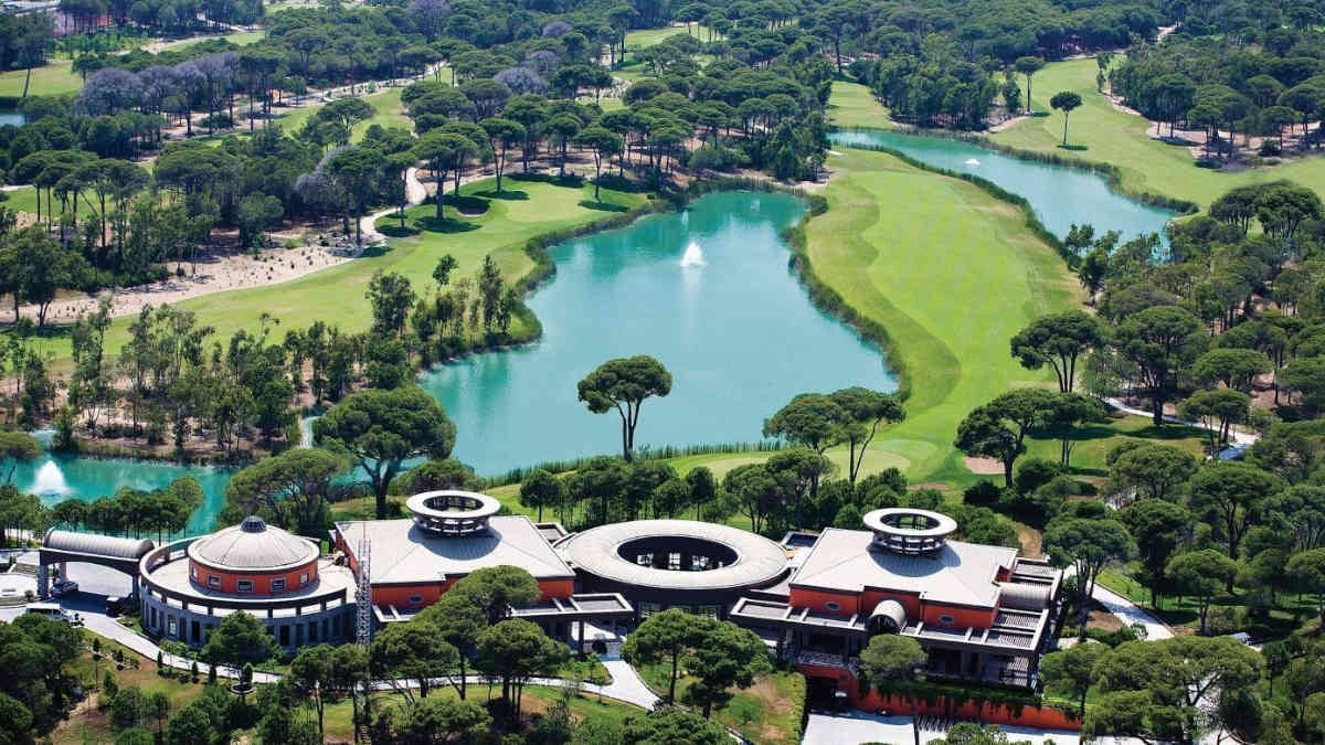 Belek, 10 golf kulübü ve 18 golf sahası ile dünya golfünün devlerine kafa tutuyor