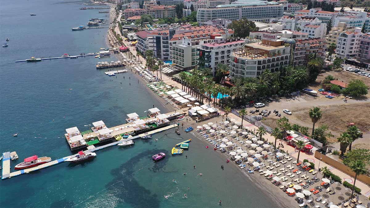 Turizmciler ve tatilcilerden tepki: “Marmaris, sadece o görüntülerden ibaret değil”