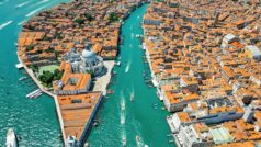 Venedik, günübirlik turist girişlerinden ücret almaya başladı